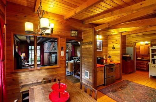 Brightwood Cabina | Cozy riverfront cabin with wood-burning fireplace, lovely deck, and washer/dryer