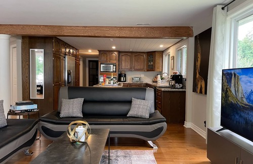Merrickville-Wolford Cabaña | Cozy Riverfront Cottage by Rideau River