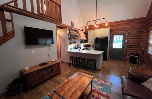 Fayetteville Cabina | Cozy, Riverfront ENTIRE Cabin