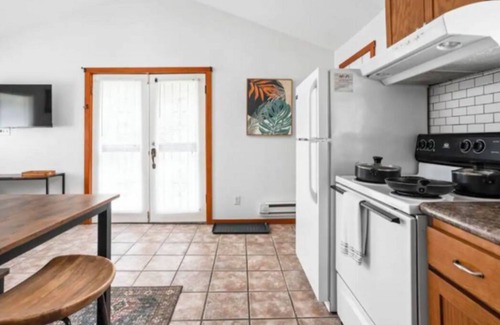 Indianapolis Apartamento | Cozy riverfront studio near Broad Ripple