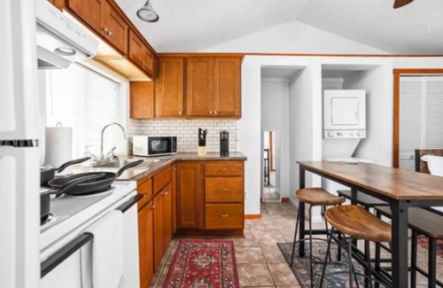 Indianapolis Apartamento | Cozy riverfront studio near Broad Ripple