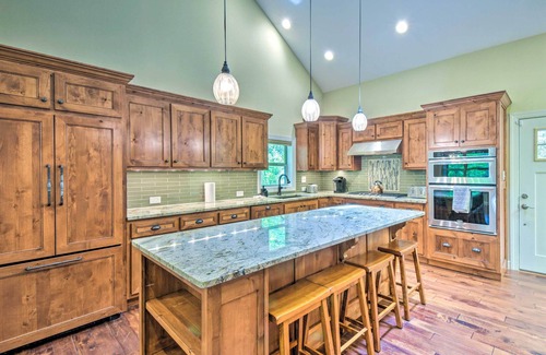 Dahlonega Casa | Cozy Riverside Dahlonega Home w/ Kayaks + Fire Pit