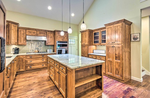 Dahlonega Casa | Cozy Riverside Dahlonega Home w/ Kayaks + Fire Pit