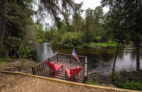 Grayling Casa | Cozy Riverside Getaway Pine Bend Cottage