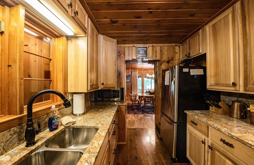 Grayling Cabaña | ♣ Cozy Riverside Getaway: Pine Bend 3BDR Cottage