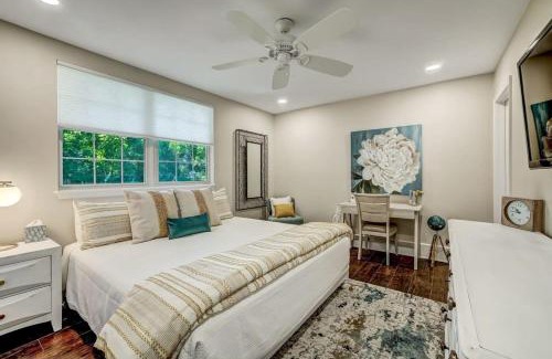 Riverside Casa | Cozy Riverside Villa - Walkable to Bars & Restaurants