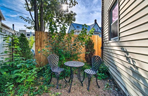 Downtown Rochester Apartamento | Cozy Rochester Gem Patio, Downtown Location!