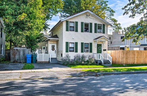 Downtown Rochester Apartamento | Cozy Rochester Gem Patio, Downtown Location!