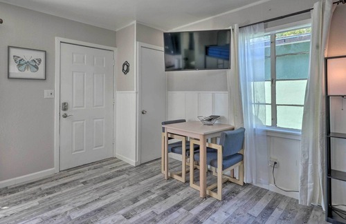 Rockaway Beach Apartamento | Cozy Rockaway Beach Studio w/ River View!