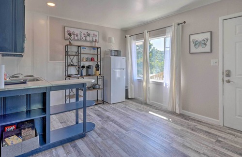 Rockaway Beach Apartamento | Cozy Rockaway Beach Studio w/ River View!