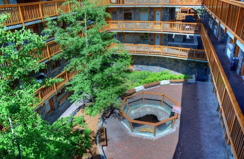 Banff Condominio | Cozy Rockies Escape con acceso a Grotto Hot Pools | Cerca del centro