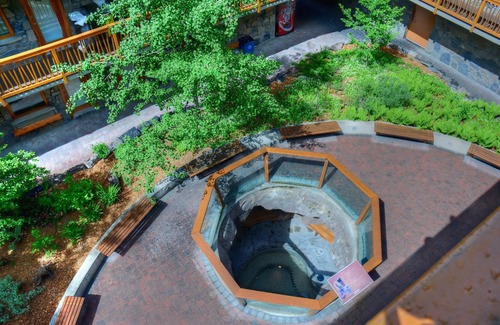 Banff Condominio | Cozy Rockies Escape con acceso a Grotto Hot Pools | Cerca del centro
