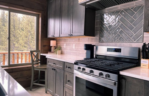 Saint Mary's Chalet De Esquí | Cozy Rocky Mnt. Chalet/Spa, private lake, close to Denver, RedRocks, Outdoor fun