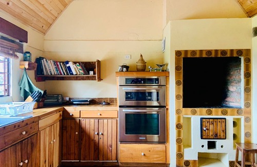 Guasca Chalet De Esquí | Cozy & Romantic 4-bedroom cottage with fireplace