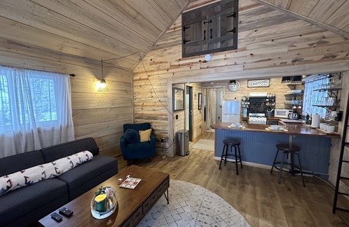 Knik-Fairview Cabina | Cozy Romantic Getaway Cabin