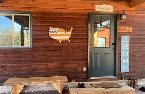 Stevensville Cabaña | Cozy, Romantic , Private Cottage