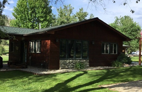 Stevensville Cabaña | Cozy, Romantic , Private Cottage
