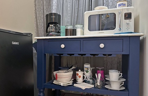Bay St Louis Apartamento | Cozy room .4 mile walk to beautiful seawall over looking the Bay of Saint Louis.