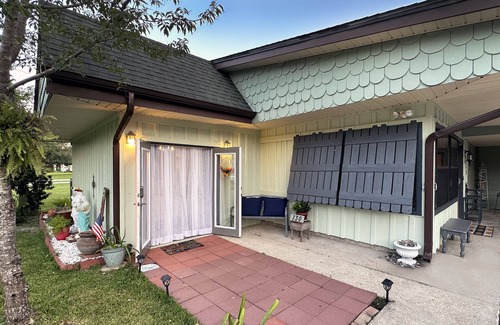 Bay St Louis Apartamento | Cozy room .4 mile walk to beautiful seawall over looking the Bay of Saint Louis.