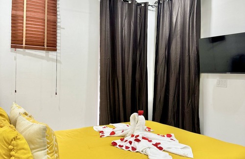 Leeward Settlement Cama Y Desayuno | Cozy room/bath, Ocean Pearl–Near Sunset Beach, Gracebay, Golf, Marina in Leeward