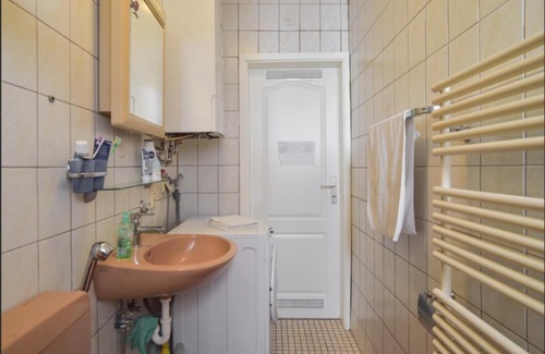 Heslach Casa | Cozy Room in Stuttgart near Center with shared Bathroom and Kitchen