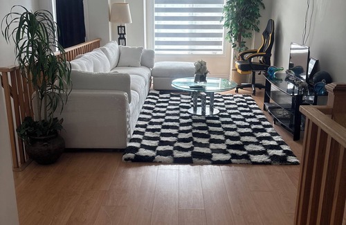 Durham Region Condominio | Cozy room . Modern home ( Share Bathroom)