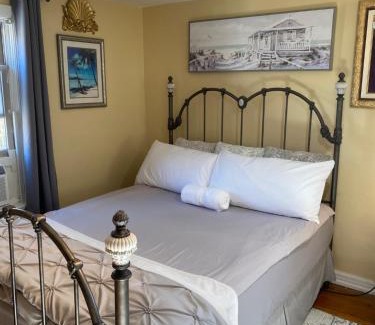 Airport Township Casa | Cozy room near Airport & Highway