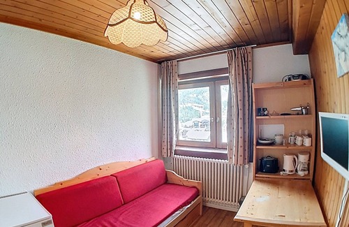 Le Cret Apartamento | Cozy Room Near Center, 5-Min Walk to Slopes, Ski Storage