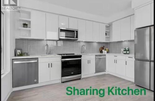 Lawrence Heights Casa | Cozy Room near Yorkdale