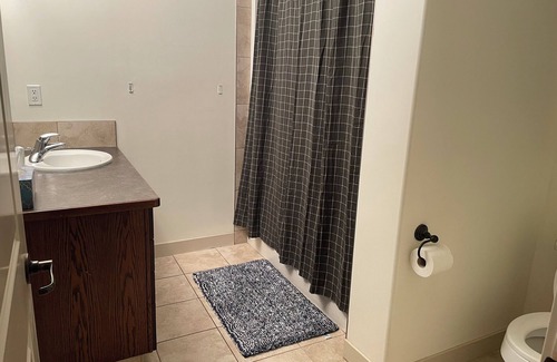 Sylvan Lake Casa | Cozy room suite located on a lake town w ensuite bathroom and toilet
