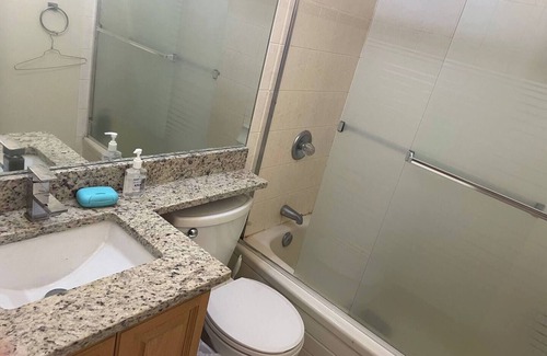 Vancouver South Apartamento | Cozy room with private bathroom close Langara/49