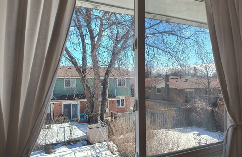 Oakville Casa | Cozy room with private bathroom near Sheridan College Trafalgar campus
