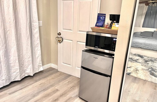 Harbor Casa | Cozy Room with Private bathroom & Entrance