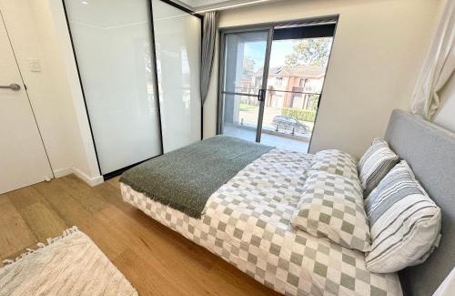 Revesby Casa | Cozy Room with Private Bathroom, Toilet and Balcony Close to Train Station and Airport