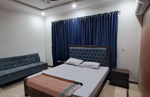G-7 Sector Cama Y Desayuno | Cozy Rooms Near ISB Airport Located in Sector F-15/2