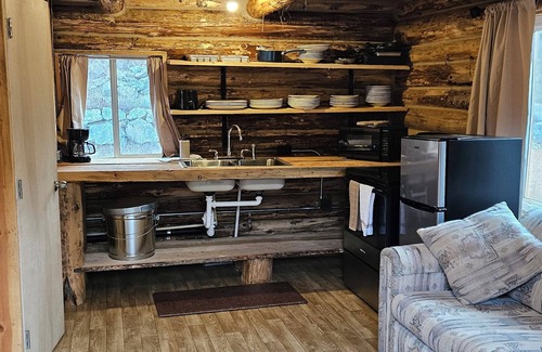 Laurier Cabina | Cozy Roost Retreat