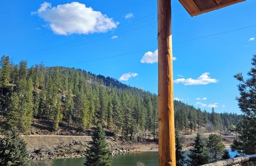 Laurier Cabina | Cozy Roost Retreat