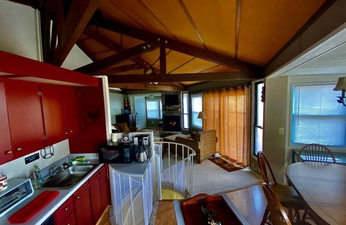 Seven Devils Casa | Cozy round house with serene mountain view
