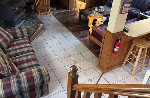 Great Valley Chalet De Esquí | Cozy & Rustic 3 bdr chalet w/ plenty of privacy!