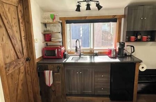 St. Stephen Apartamento | Cozy Rustic Cabin w/Hot Tub