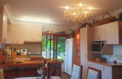 Mount Beauty Cabaña | Cozy rustic cottage in the heart of Mt Beauty.Stone fireplace,off street parking