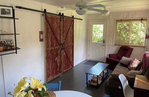 Port Franks Cabaña | Cozy, rustic cottage minutes to a private beach