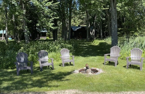 Cheboygan Cabina | Cozy, rustic log cabin on Mullett Lake #6