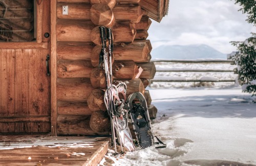Bozeman Cabina | Cozy Rustic Montana Cabin in Gallatin Gateway