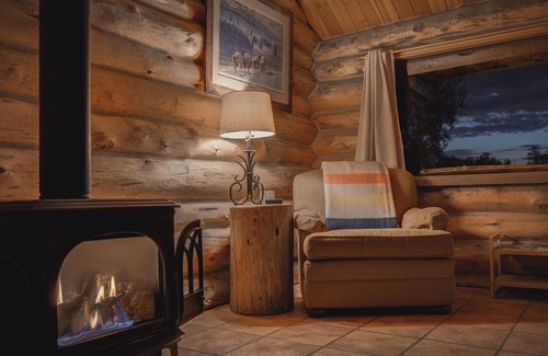 Bozeman Cabina | Cozy Rustic Montana Cabin in Gallatin Gateway