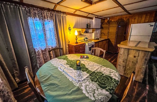 Big Bay Cabina | Cozy Rustic, Peaceful 1 bedroom cabin in Big Bay 1 mi from village year round