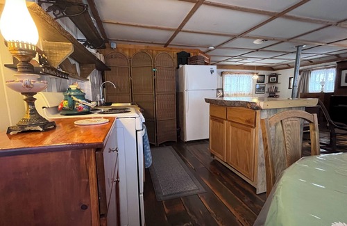 Big Bay Cabina | Cozy Rustic, Peaceful 1 bedroom cabin in Big Bay 1 mi from village year round