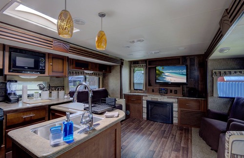Liberty City Casa | Cozy RV Camper 15 minute short drive to the beautiful Miami Beach and downtown