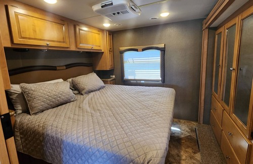 Shelbyville Casa | Cozy RV in a quiet upscale neighborhood.