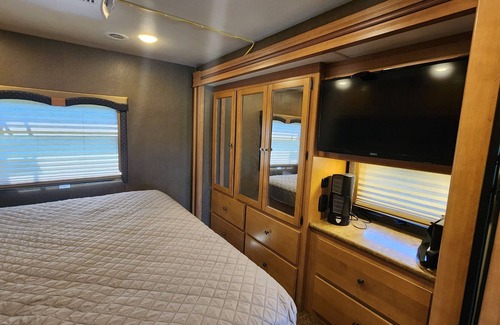 Shelbyville Casa | Cozy RV in a quiet upscale neighborhood.